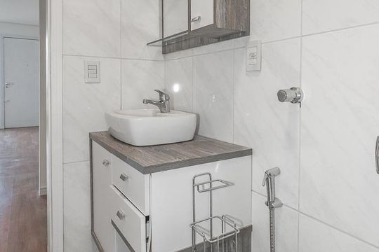 Banheiro de apartamento para alugar com 1 quarto, 42m² em Petrópolis, Porto Alegre