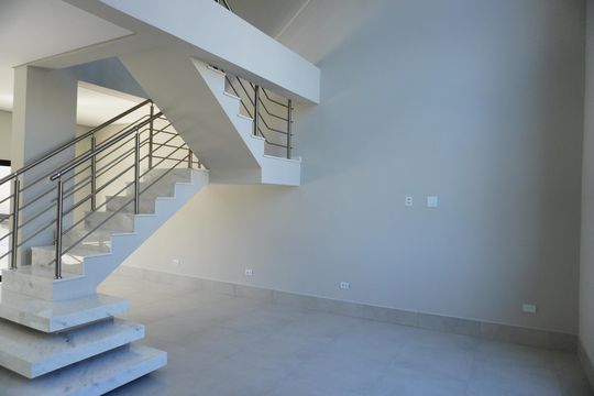 Sala de casa de condomínio à venda com 3 quartos, 285m² em Cariobinha, Americana