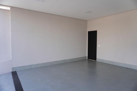 Garagem de casa de condomínio à venda com 3 quartos, 285m² em Cariobinha, Americana