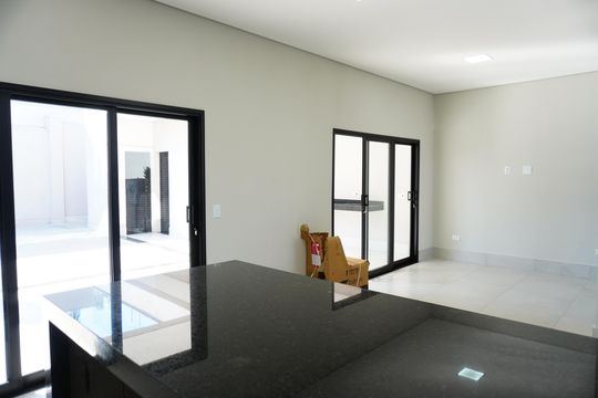 Cozinha de casa de condomínio à venda com 3 quartos, 285m² em Cariobinha, Americana