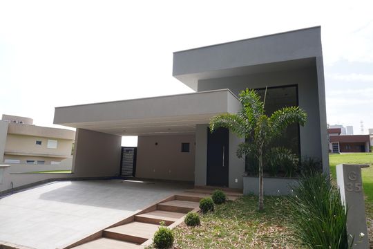Fachada com Plaquinha instalada PXZV - 1417 de casa de condomínio à venda com 3 quartos, 300m² em Cariobinha, Americana
