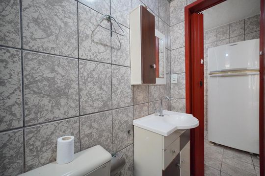 Banheiro de apartamento para alugar com 3 quartos, 50m² em Praia Comprida, São José