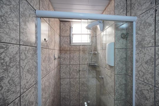 Banheiro  de apartamento para alugar com 3 quartos, 50m² em Praia Comprida, São José