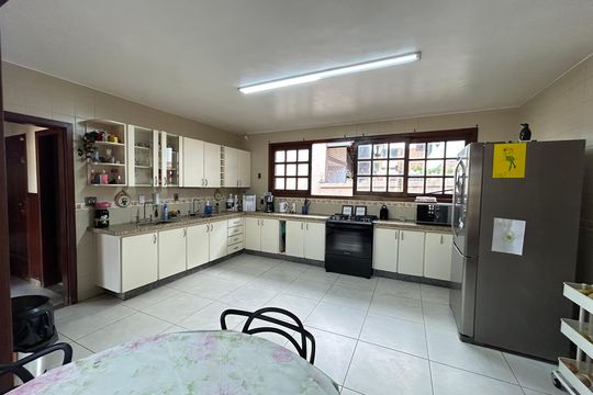 Casa à venda com 3 quartos, 1100m² em São Luiz, Belo Horizonte