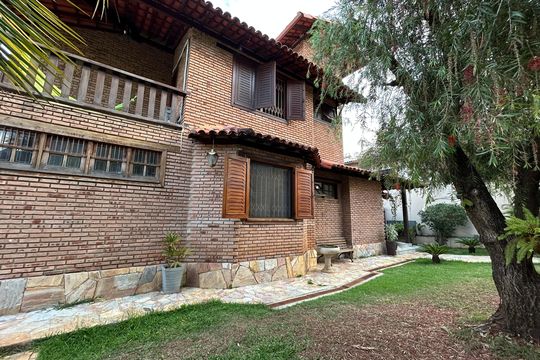Casa à venda com 3 quartos, 1100m² em São Luiz, Belo Horizonte
