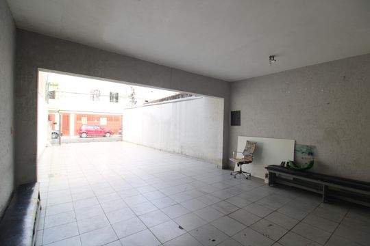 Garagem de casa à venda com 4 quartos, 120m² em Jardim das Laranjeiras, São Paulo