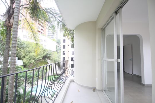 Apartamento para alugar com 3 quartos, 107m² em Real Parque, São Paulo