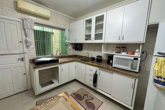 Cozinha de casa para alugar com 2 quartos, 131m² em Centro, São Vicente
