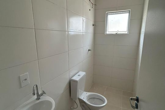 Banheiro de casa para alugar com 2 quartos, 55m² em Chácara Ondas Verdes, Cotia