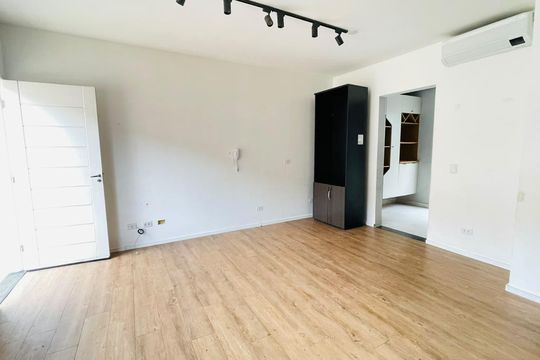 Sala de casa de condomínio para alugar com 2 quartos, 47m² em Morro Grande, Cotia