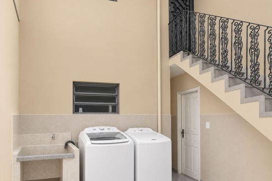 Casa à venda com 4 quartos, 300m² em Vila Constança, São Paulo