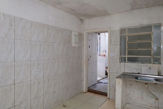 Cozinha de casa para alugar com 1 quarto, 3m² em Jardim Camargo Novo, São Paulo