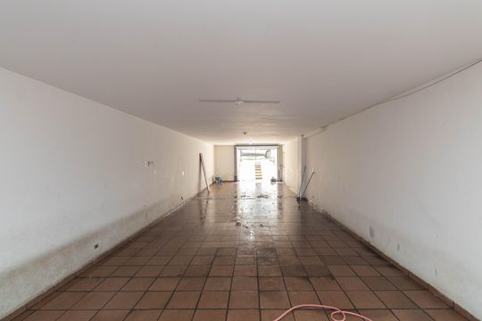 Garagem de casa para alugar com 3 quartos, 400m² em Horto Florestal, São Paulo