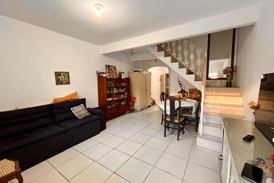 Sala 1 de casa de condomínio para alugar com 4 quartos, 69m² em Tanque, Rio de Janeiro
