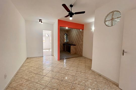 Sala/Cozinha de casa de condomínio para alugar com 4 quartos, 69m² em Tanque, Rio de Janeiro