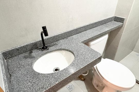 Banheiro de kitnet/studio à venda com 1 quarto, 29m² em Piqueri, São Paulo
