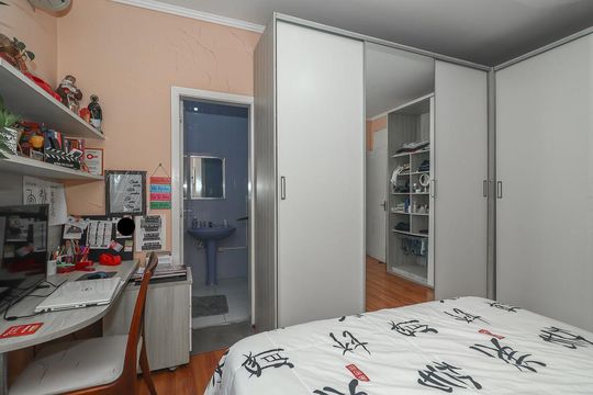 Quarto Suíte de casa à venda com 3 quartos, 175m² em Jardim Lindóia, Porto Alegre