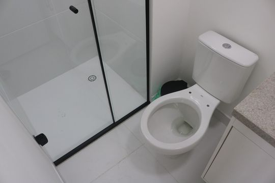 Banheiro 1 de apartamento à venda com 2 quartos, 49m² em Barra Funda, São Paulo