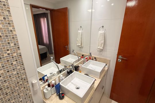 Banheiro da Suíte de apartamento à venda com 3 quartos, 98m² em Setor Bueno, Goiânia