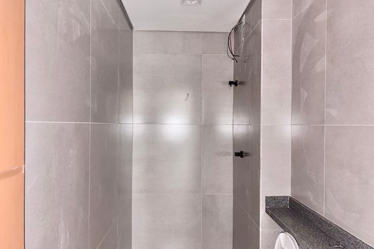 Banheiro de apartamento à venda com 2 quartos, 52m² em Piqueri, São Paulo