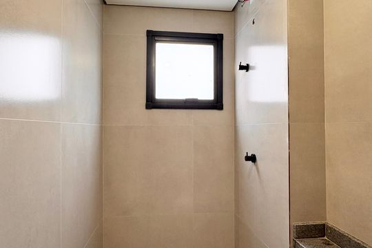 Banheiro de apartamento à venda com 2 quartos, 55m² em Piqueri, São Paulo
