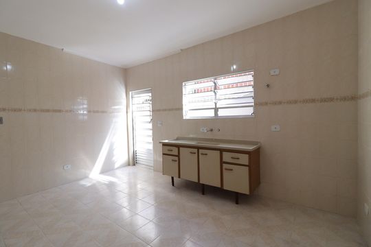 Cozinha de casa para alugar com 2 quartos, 124m² em Jardim Sonia (zona Sul), São Paulo