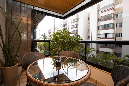 Sacada de apartamento à venda com 4 quartos, 137m² em Asa Norte, Brasília