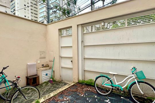 Garagem de casa à venda com 3 quartos, 100m² em Pinheiros, São Paulo