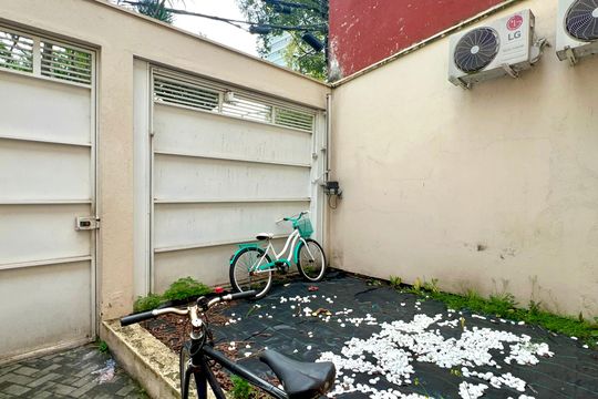 Garagem de casa à venda com 3 quartos, 100m² em Pinheiros, São Paulo
