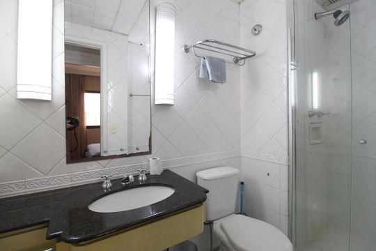 Banheiro da Suíte de kitnet/studio para alugar com 1 quarto, 30m² em Vila Olímpia, São Paulo