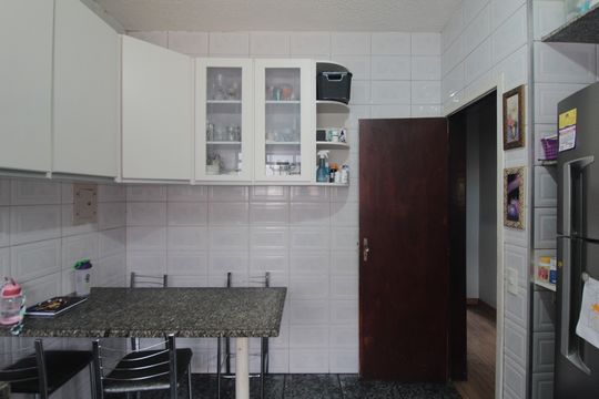 Cozinha de casa para alugar com 4 quartos, 360m² em Guarani, Belo Horizonte