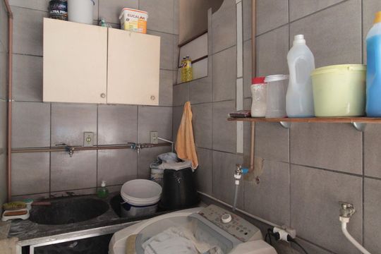 Área de Serviço de casa para alugar com 4 quartos, 360m² em Guarani, Belo Horizonte