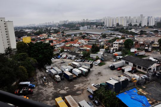 Detalhe - Vista da Varanda da Área de Serviço de apartamento para alugar com 2 quartos, 42m² em Vila Santa Edwiges, São Paulo