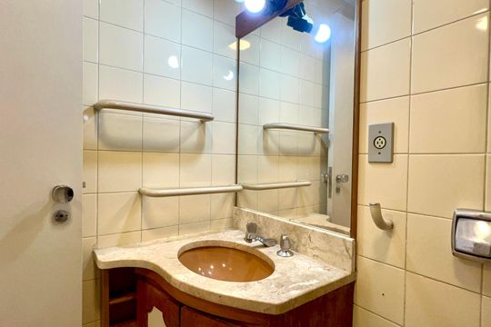 Banheiro de apartamento à venda com 2 quartos, 60m² em Pinheiros, São Paulo