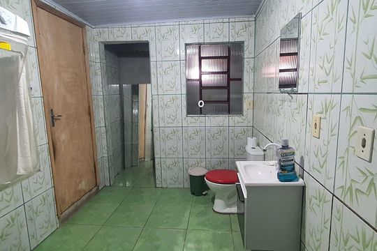 Banheiro de casa à venda com 3 quartos, 72m² em Niterói, Canoas