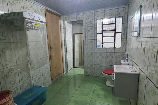 Banheiro de casa à venda com 3 quartos, 72m² em Niterói, Canoas