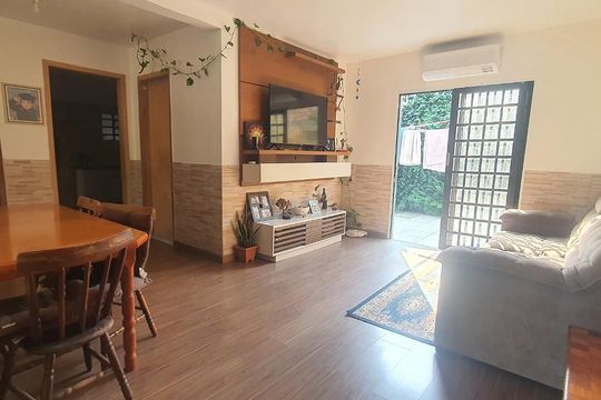 Casa à venda com 3 quartos, 72m² em Niterói, Canoas