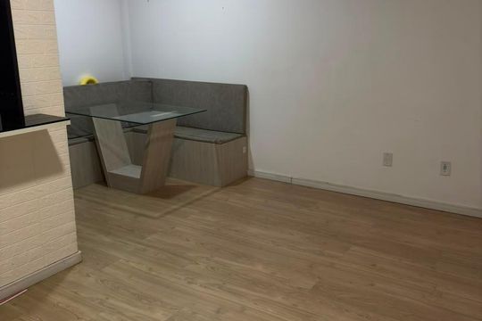 Sala de apartamento para alugar com 2 quartos, 69m² em Praia Comprida, São José