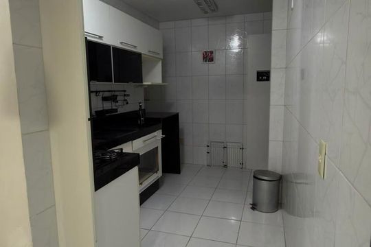 Cozinha de apartamento para alugar com 2 quartos, 69m² em Praia Comprida, São José