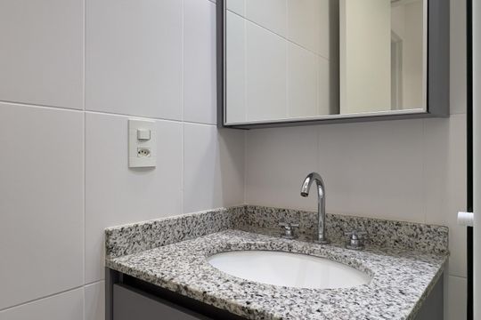Banheiro de apartamento para alugar com 2 quartos, 68m² em Portal dos Gramados, Guarulhos