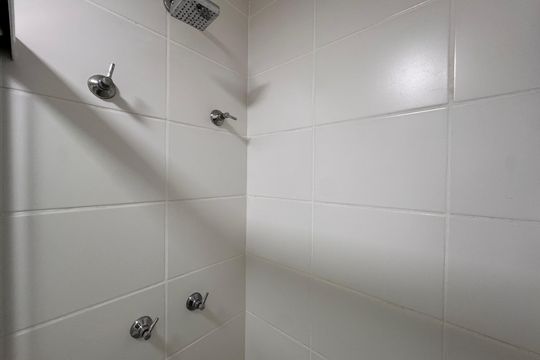Banheiro Social de apartamento à venda com 2 quartos, 58m² em Recreio dos Bandeirantes, Rio de Janeiro