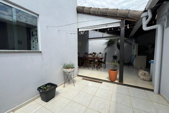 Área Externa de casa para alugar com 3 quartos, 195m² em Pacaembu, Uberlândia