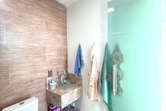 Banheiro Social de apartamento à venda com 2 quartos, 75m² em Tropical, Contagem