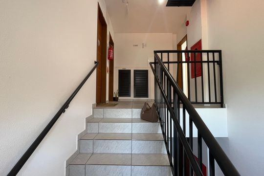 Escada de apartamento para alugar com 2 quartos, 63m² em Areias, São José