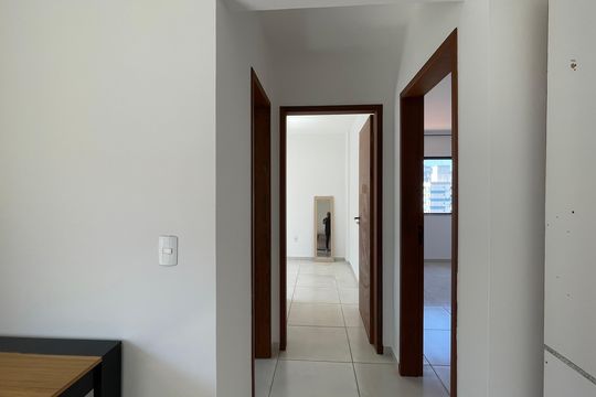 Corredor de distribuição  de apartamento para alugar com 2 quartos, 63m² em Areias, São José