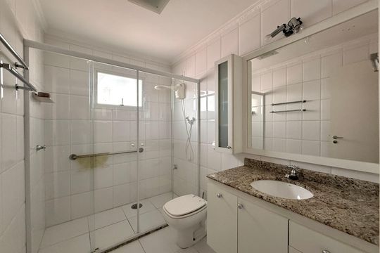Banheiro de casa à venda com 2 quartos, 150m² em Vila Cordeiro, São Paulo