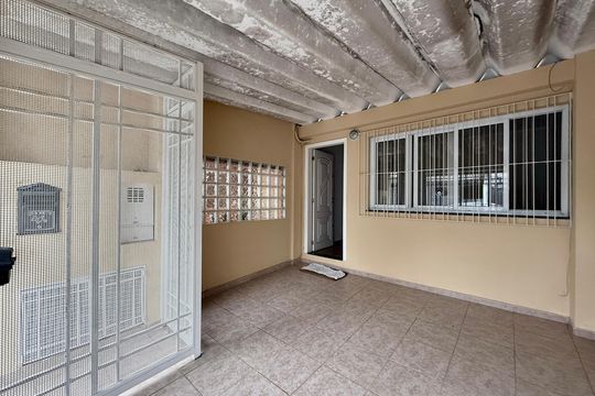 Garagem de casa à venda com 2 quartos, 150m² em Vila Cordeiro, São Paulo