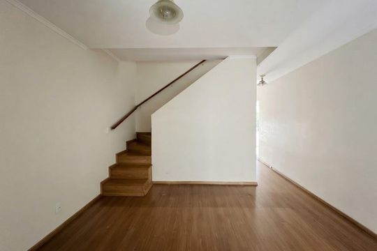 Sala de casa à venda com 2 quartos, 150m² em Vila Cordeiro, São Paulo