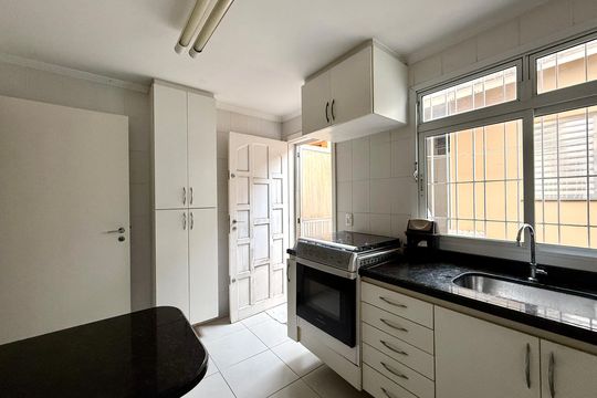 Cozinha de casa à venda com 2 quartos, 150m² em Vila Cordeiro, São Paulo