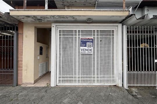 Fachada de casa à venda com 2 quartos, 150m² em Vila Cordeiro, São Paulo